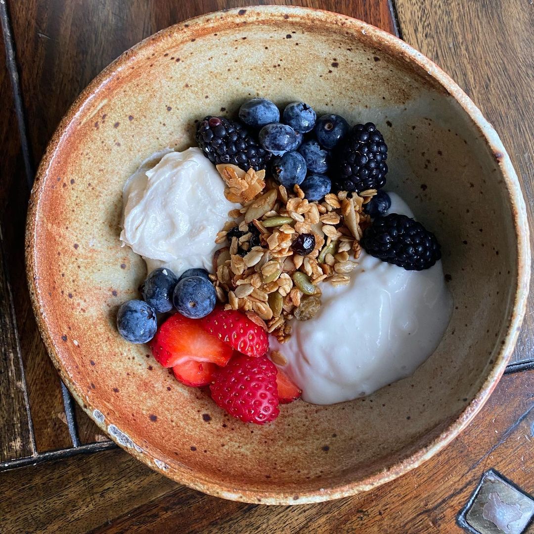 Photo of cashew yogurt and fresh fruit
